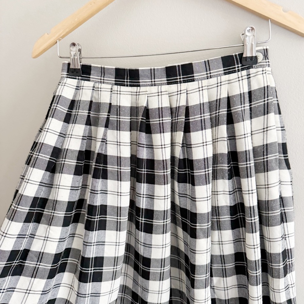 Vintage Classic Black and White Plaid Pleated Midi Skirt size small 6 - Picture 2 of 5